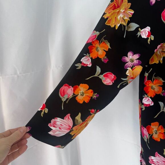 Maggie Sweet Black Bold Floral Metal Button Front Mock Neck Blouse Size Small - Picture 6 of 11